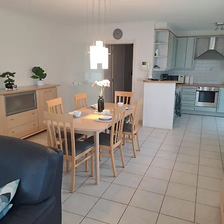 2-bedroom In The Center Of T40 Apartment *