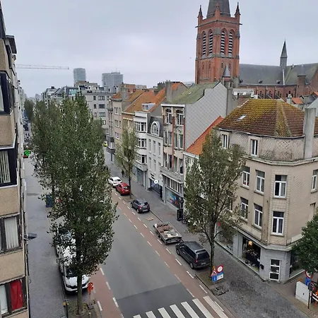 2-bedroom In The Center Of T40 Apartment *